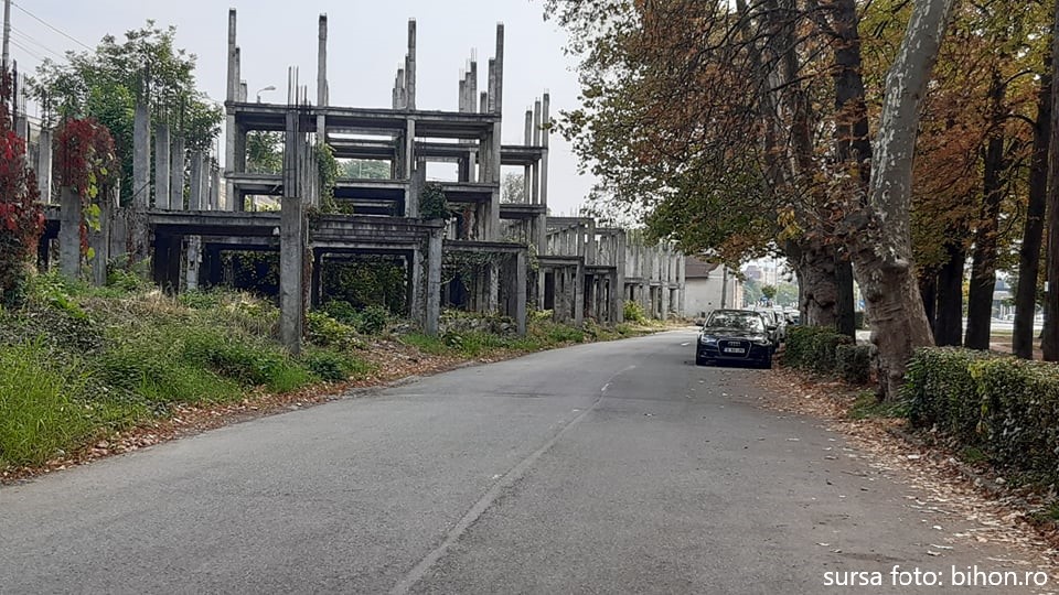 Primăria va mai expropria o construcție neterminată din anii 90, pentru a construi o parcare