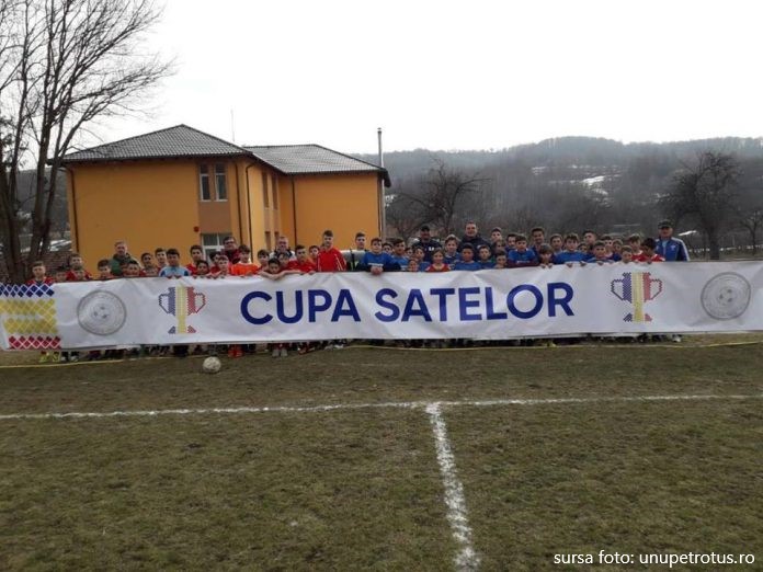 Copiii de pe sate pasionați de fotbal, sunt încurajați să participe la ”Cupa satelor”