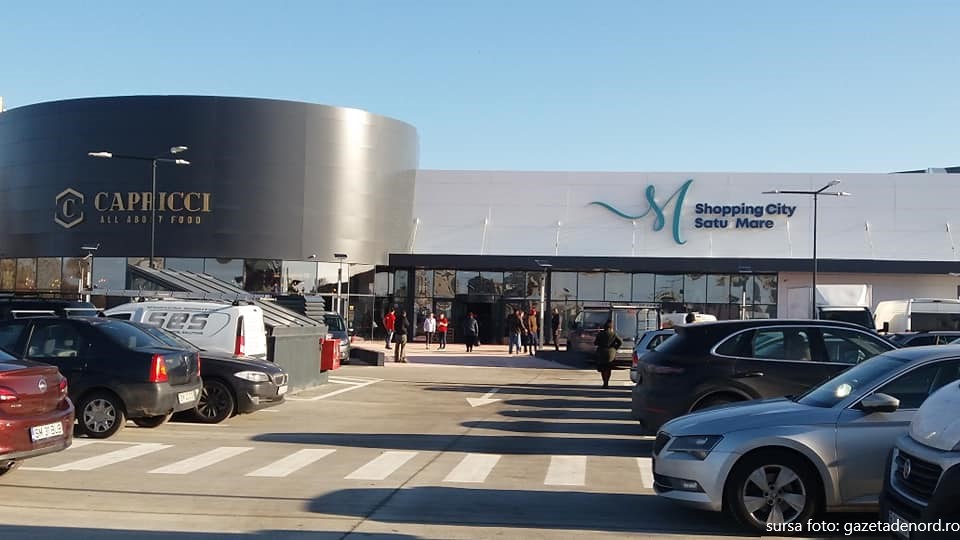 După impunerea certificatului verde pentru accesul în centre comerciale, mall-ul din Satu Mare s-a golit
