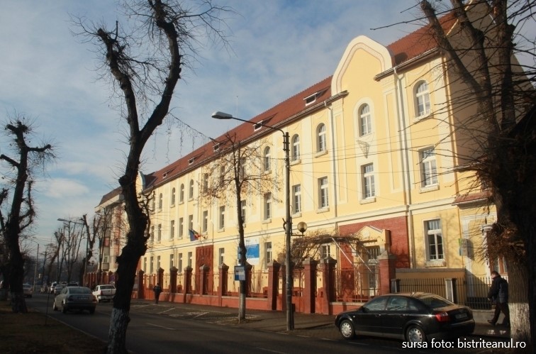 Nici un liceu din municipiul Bistrița nu are sută la sută personalul angajat vaccinat