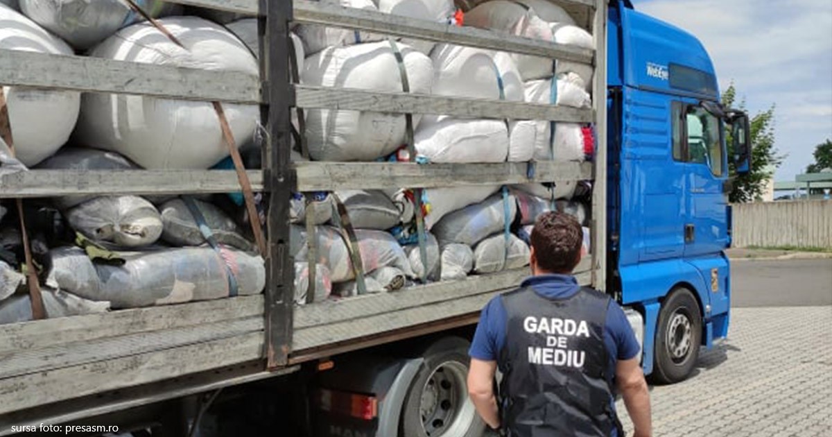 Un tir cu deșeuri a fost oprit la Punctul de Trecere a Frontierei Satu Mare de către polițiști