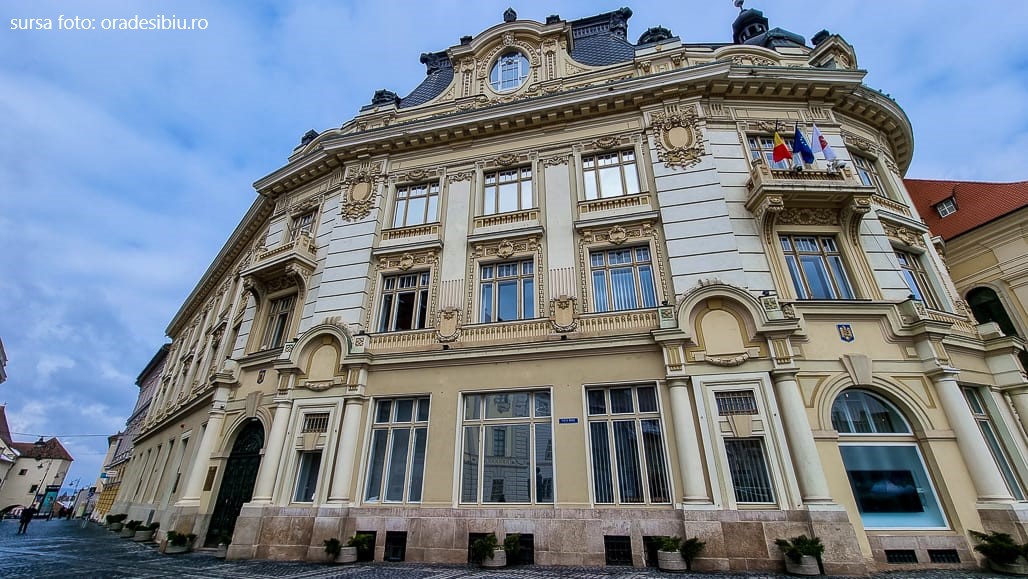 Sediul Primăriei Sibiu a fost iluminat în roșu de ziua Europeană a Numărului de Urgență 112