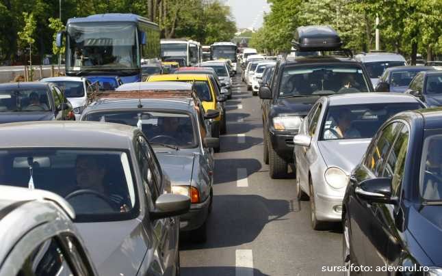Șoferii din Livezile se plâng că fac zilnic 10 km în 40 de minute datorită aglomerației din trafic