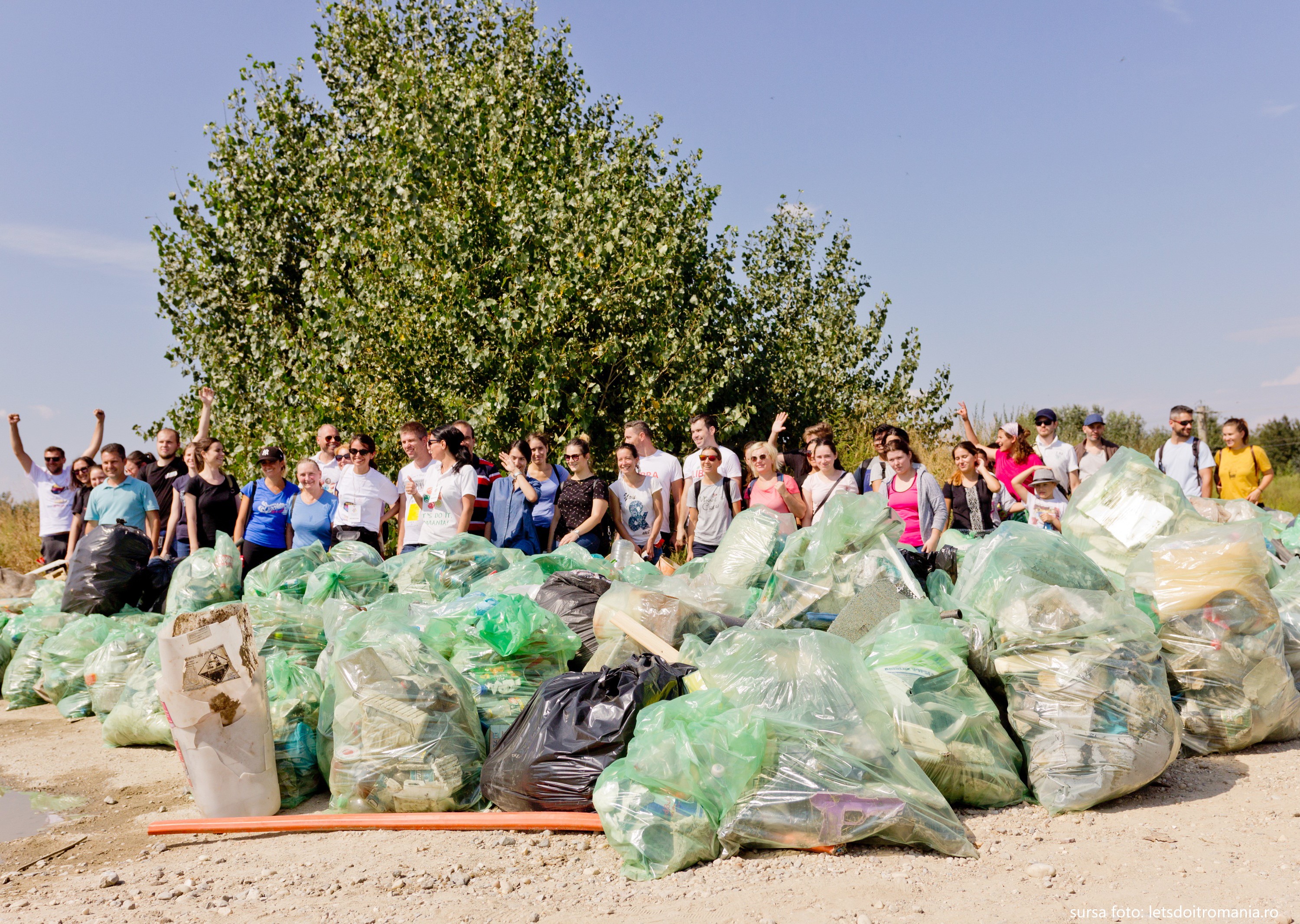 Mâine, voluntarii din Mureș sunt așteptați la Ziua de Curățenie Națională, Let’s Do It, Romania
