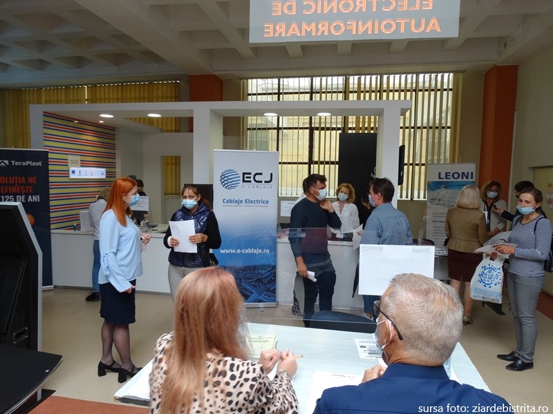 Opt agenți economici au oferit 479 de locuri de muncă la Minibursa organizată de AJOFM Bistrița Năsăud