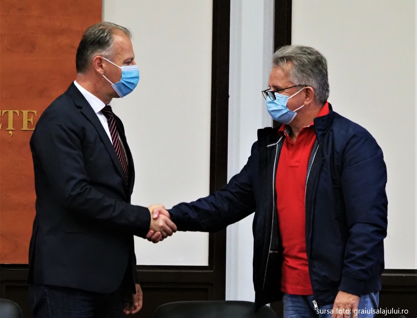 Două drumuri din Sălaj intră în reabilitare. Președintele Consiliului Județean a semnat contractul!